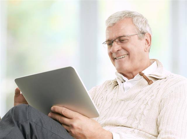 Gentleman using Mastermind Cognitive training for seniors on his tablet